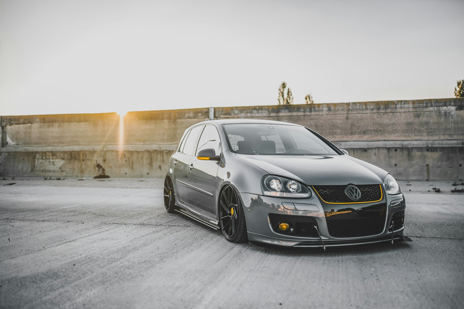 Grijze Volkswagen Golf